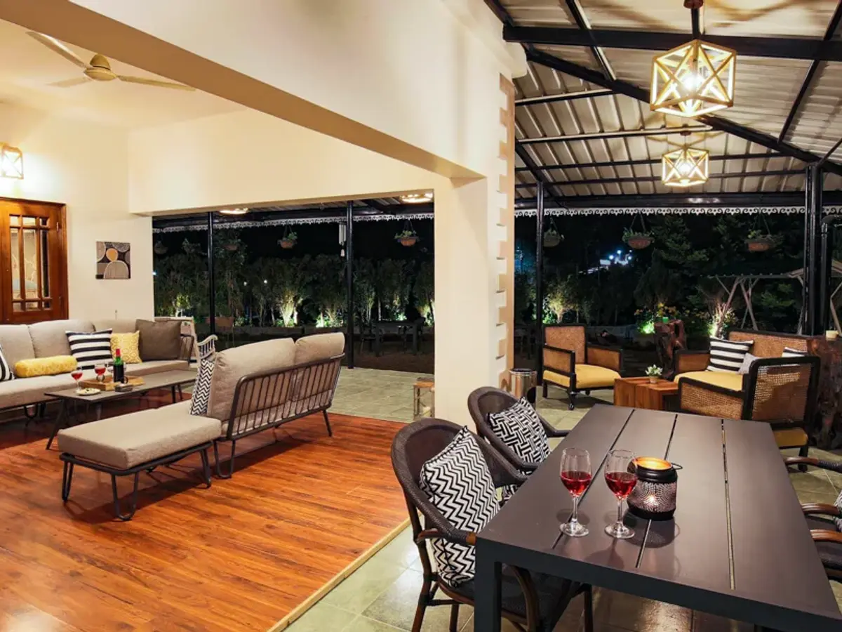Wakefield Estate - Patio Seating 