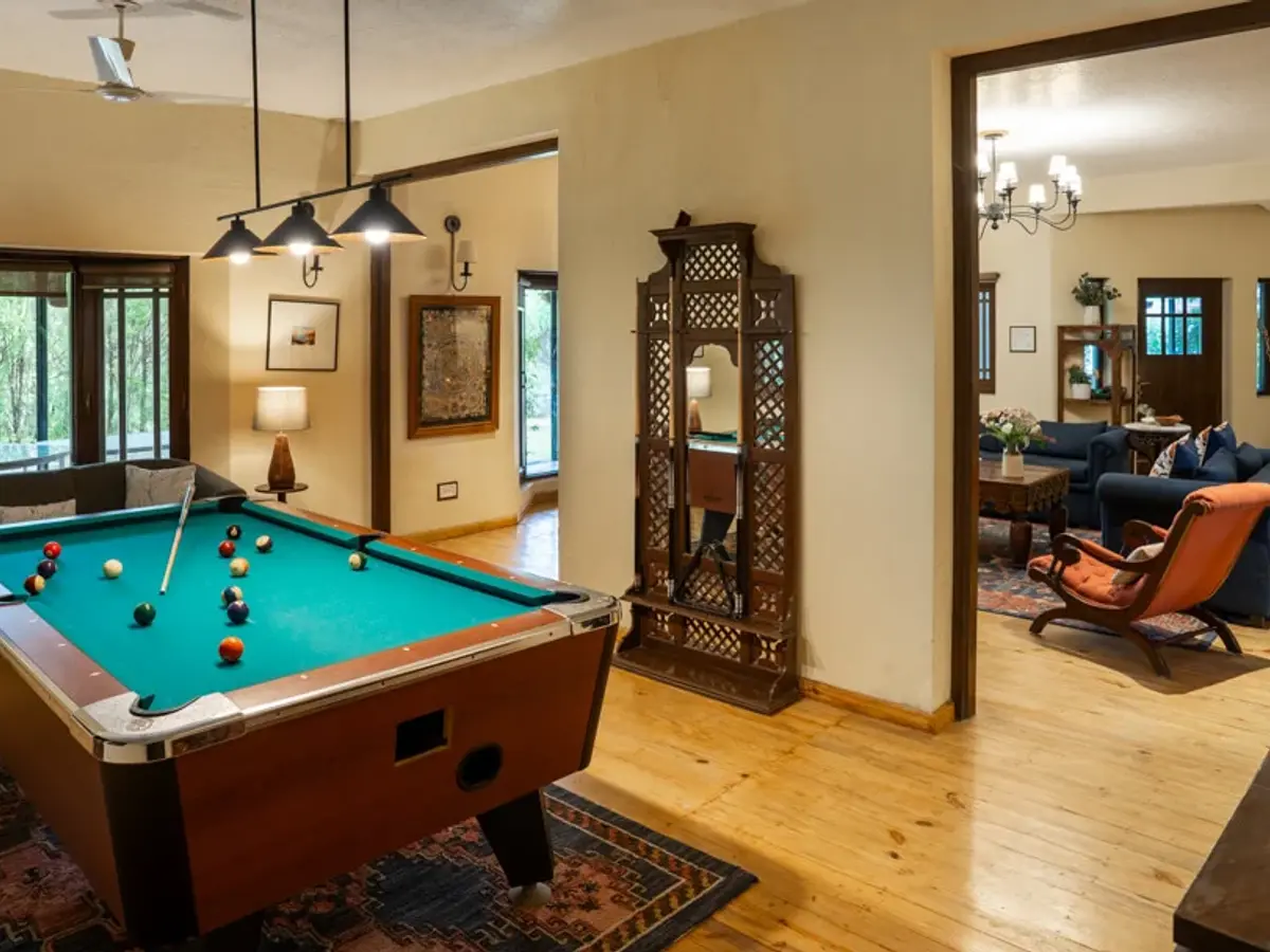 Wakefield Estate - Pool Table