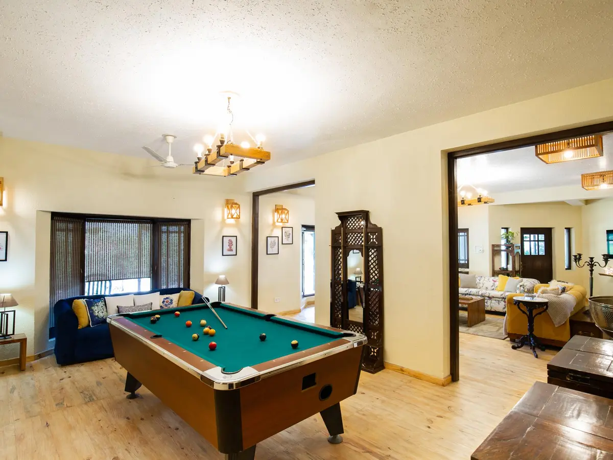 Wakefield Estate - Villa Pool Table