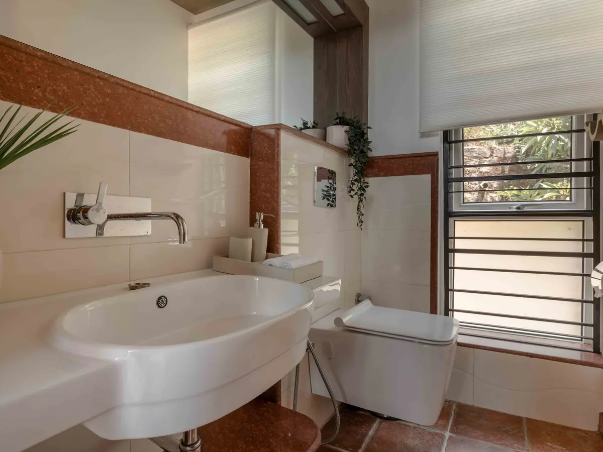 Whispering Waters Villa - Powder Bathroom