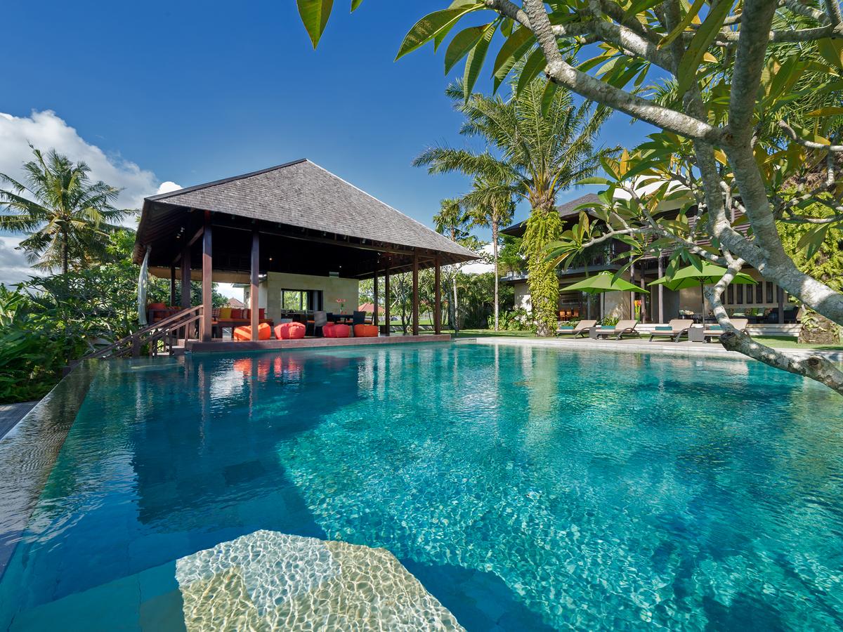 Bendega Nui - Pool view to outdoor to outdoor living bale