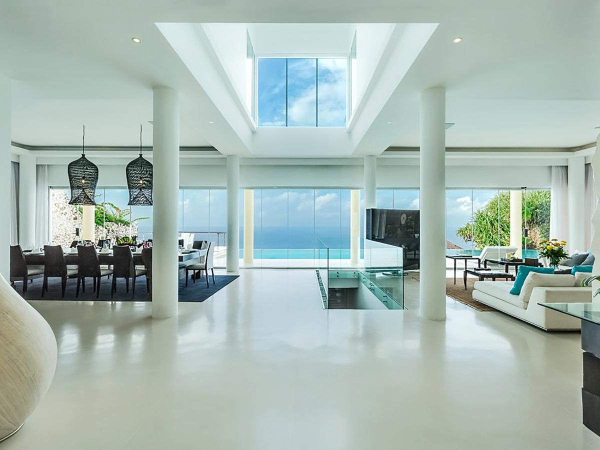 Grand Cliff Front Residence - Living room heart
