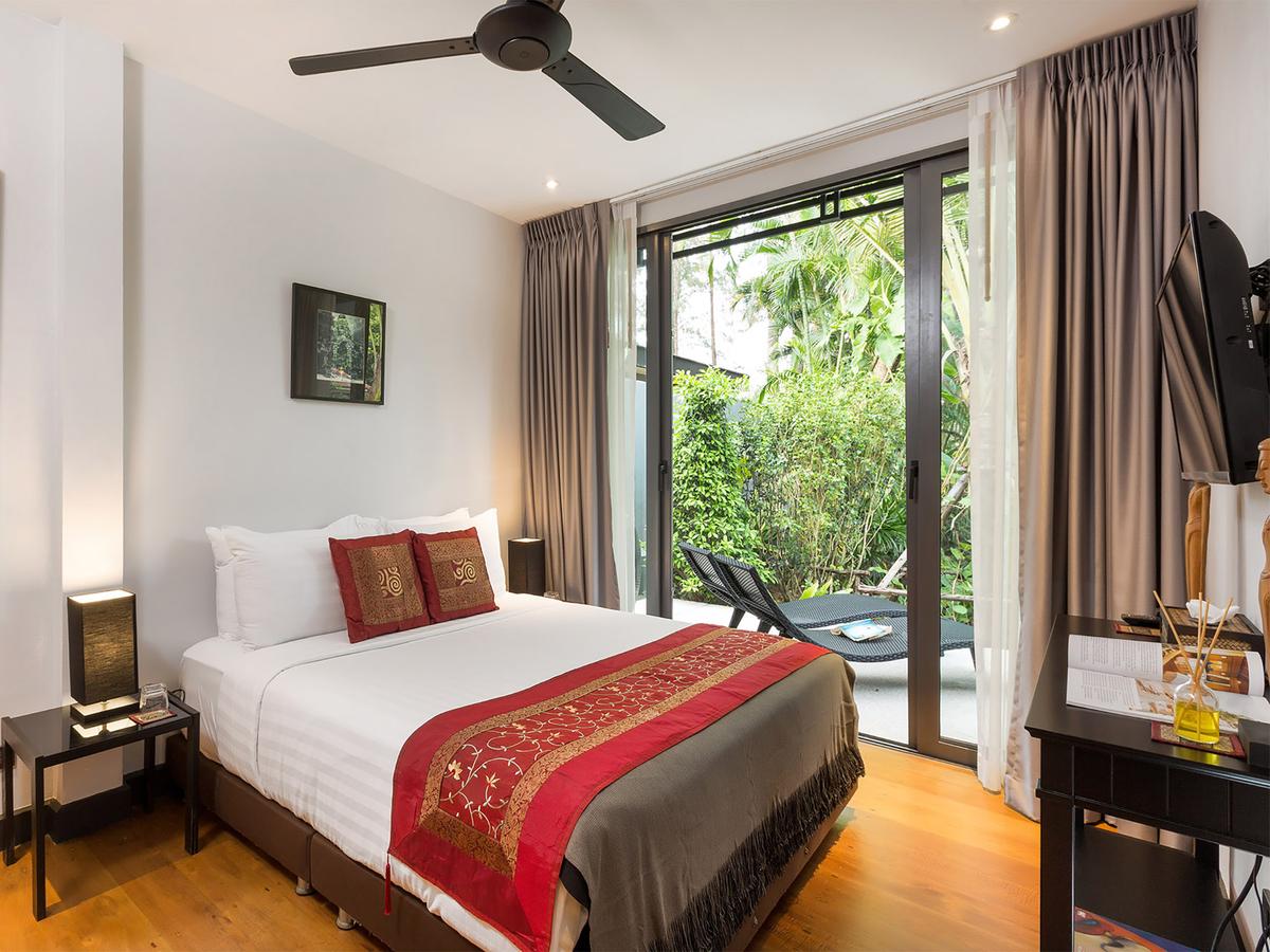 Infinity Blue Phuket - Guest bedroom and tv