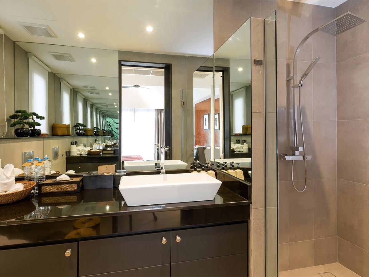 Infinity Blue Phuket - Modern bathroom