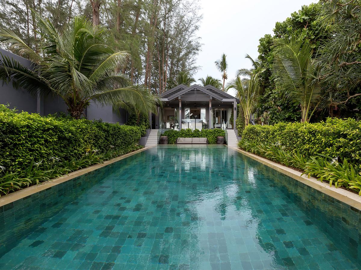 Infinity Blue Phuket - Pool and villa