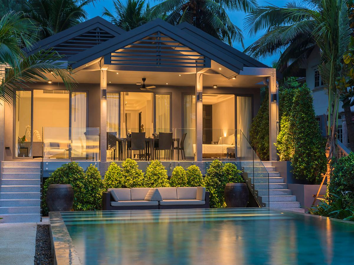 Infinity Blue Phuket - Villa ambiance at dusk
