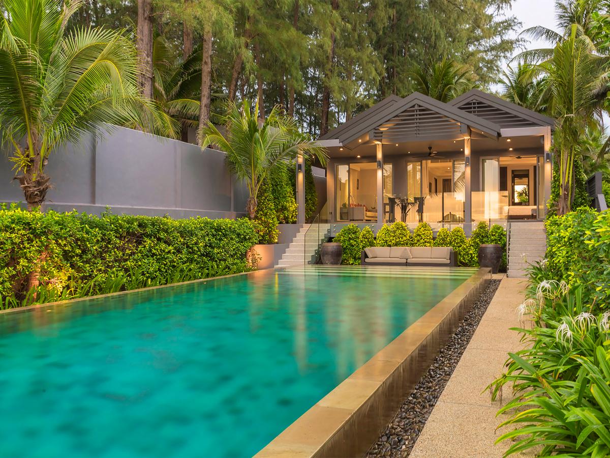 Infinity Blue Phuket - Villa and the pool