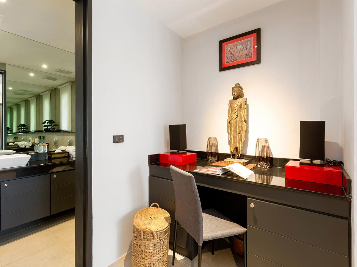 Infinity Blue Phuket - Work space with artwork