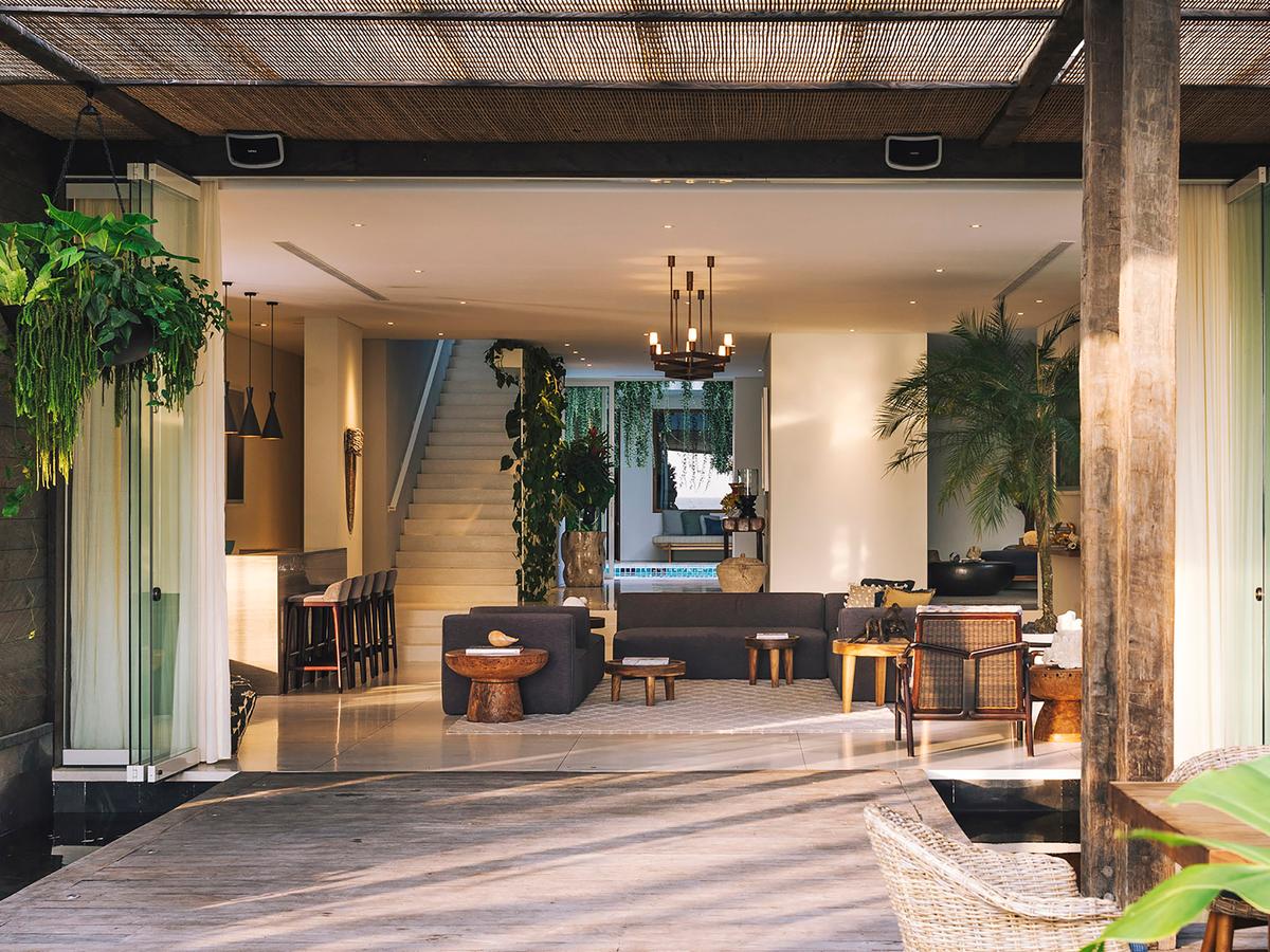 Noku Beach House - Modern living area