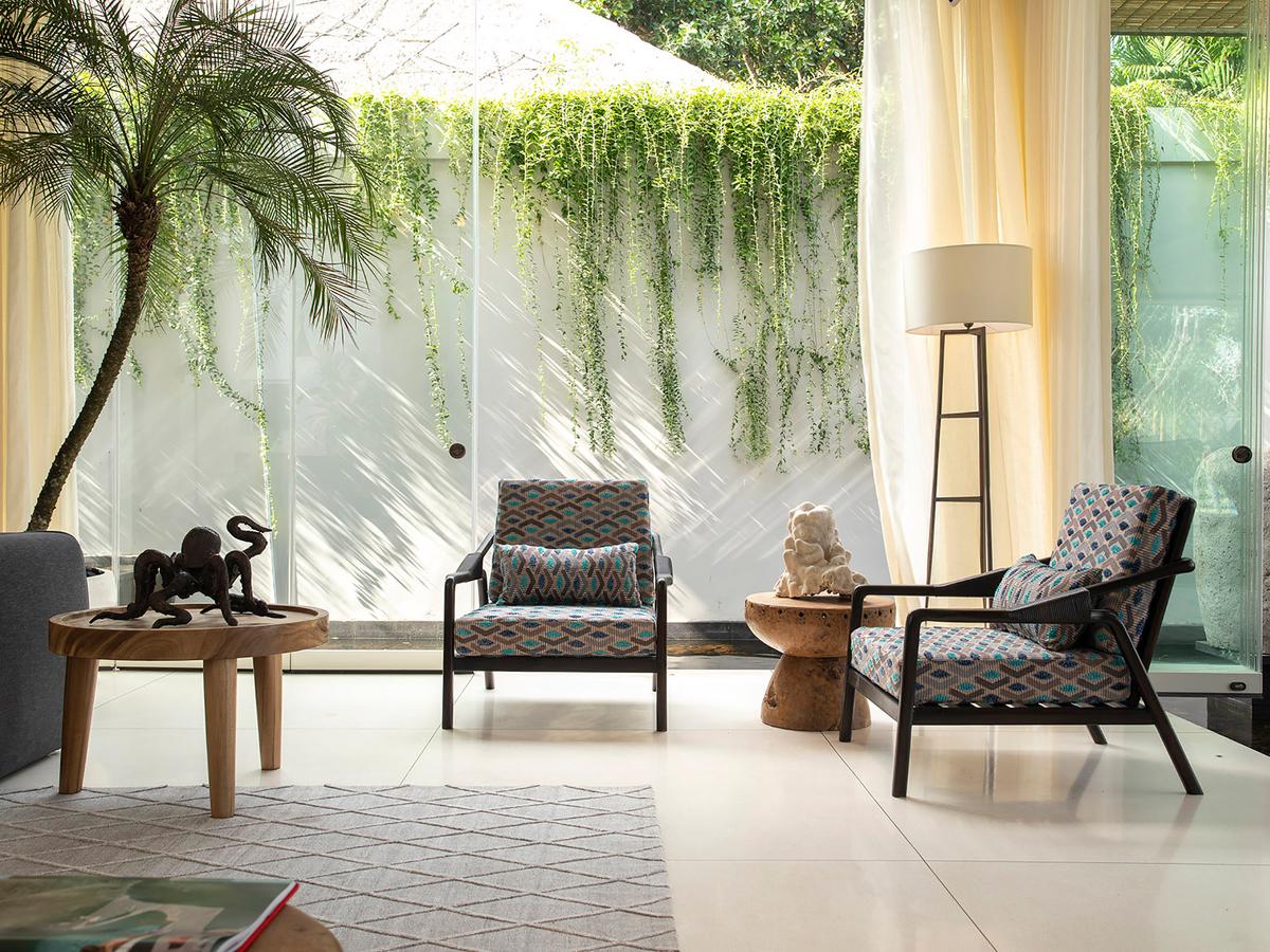 Noku Beach House - Antique furniture