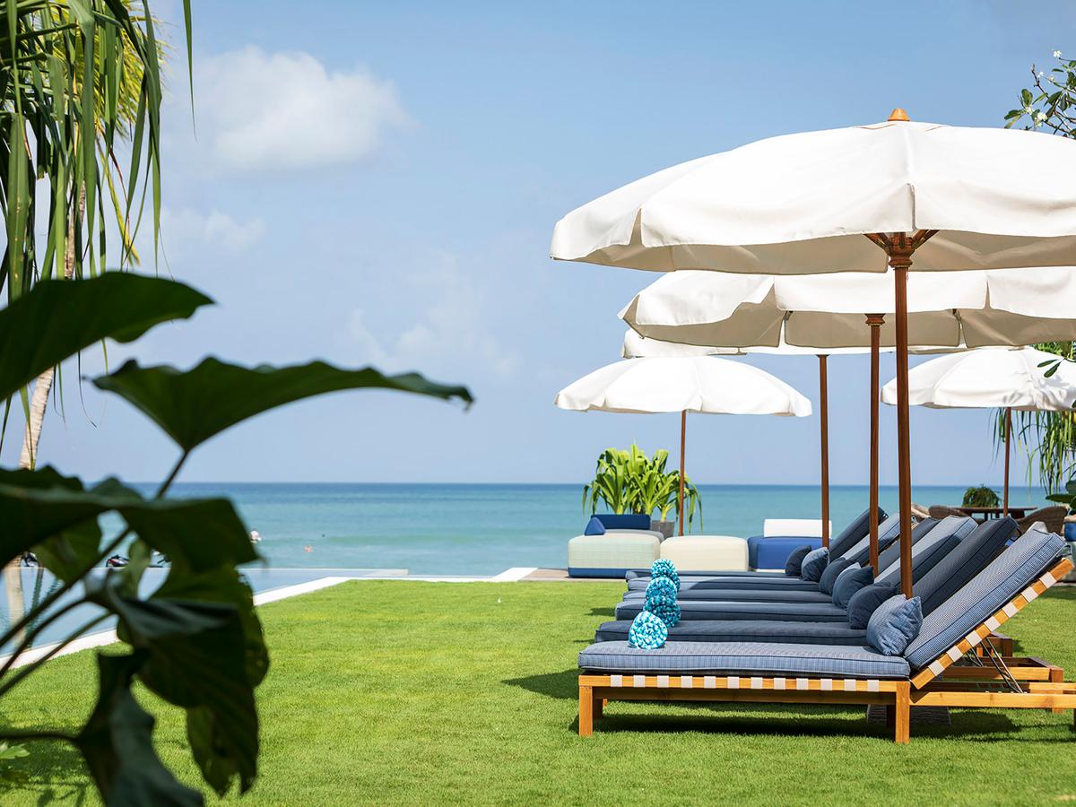 Noku Beach House - Beautiful scenery from sun lounger