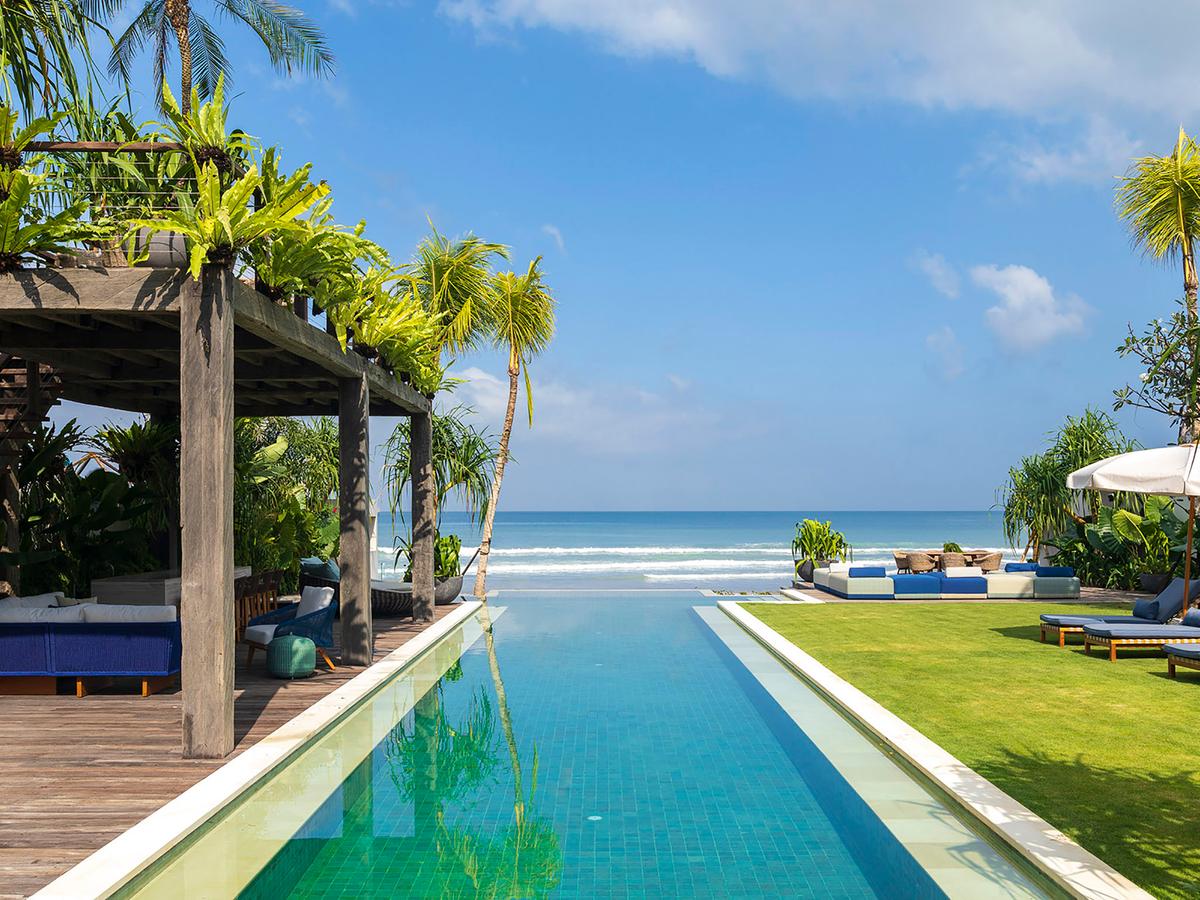 Noku Beach House - Swimming pool with beach view