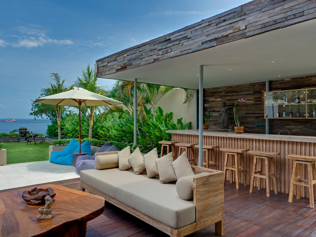 Villa Asada - Poolside bar and lounge
