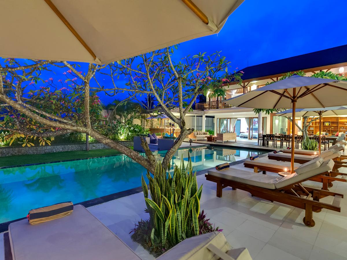 Villa Asada - Pool area at dusk