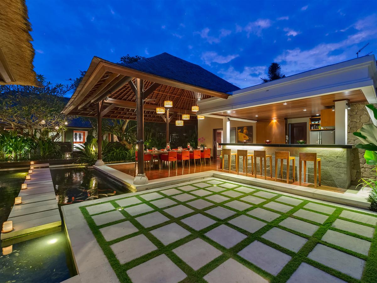 Villa Asta - The bar and grounds