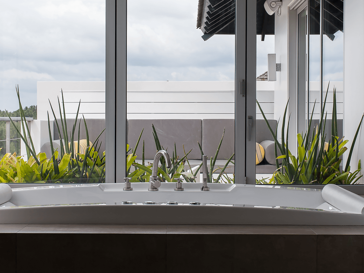 Villa Sammasan - Master bathroom jacuzzi