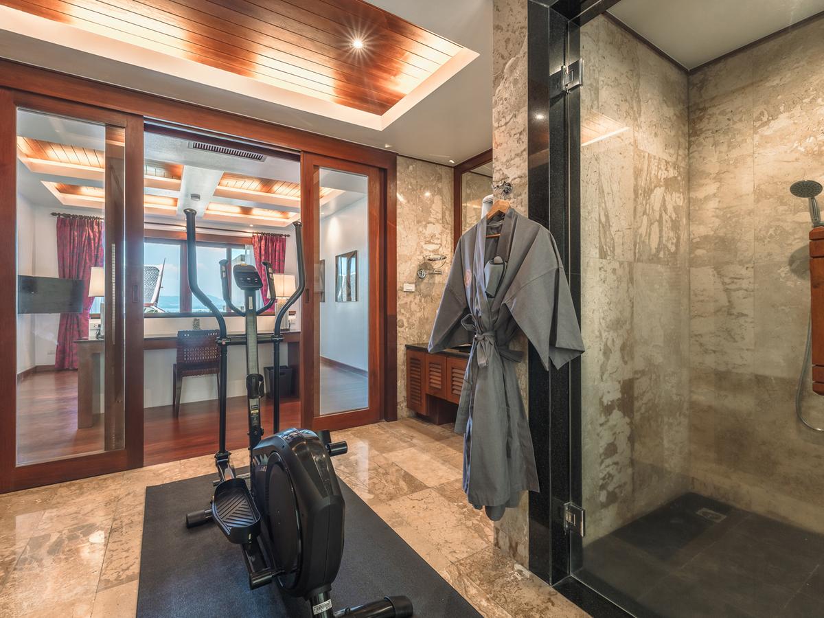 Sea View Zenith - Opulent ensuite bathroom