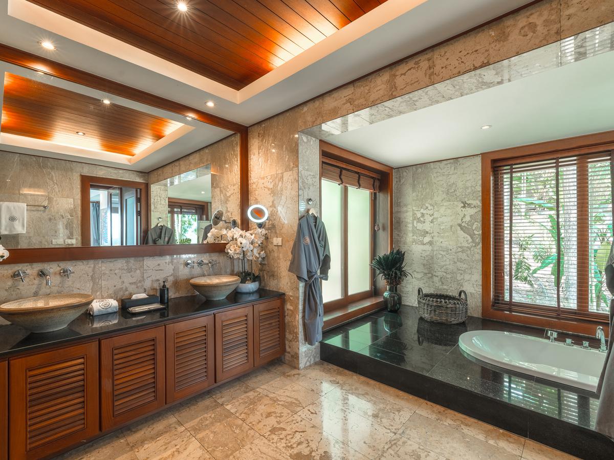 Sea View Zenith - Lavishly appointed ensuite bathroom