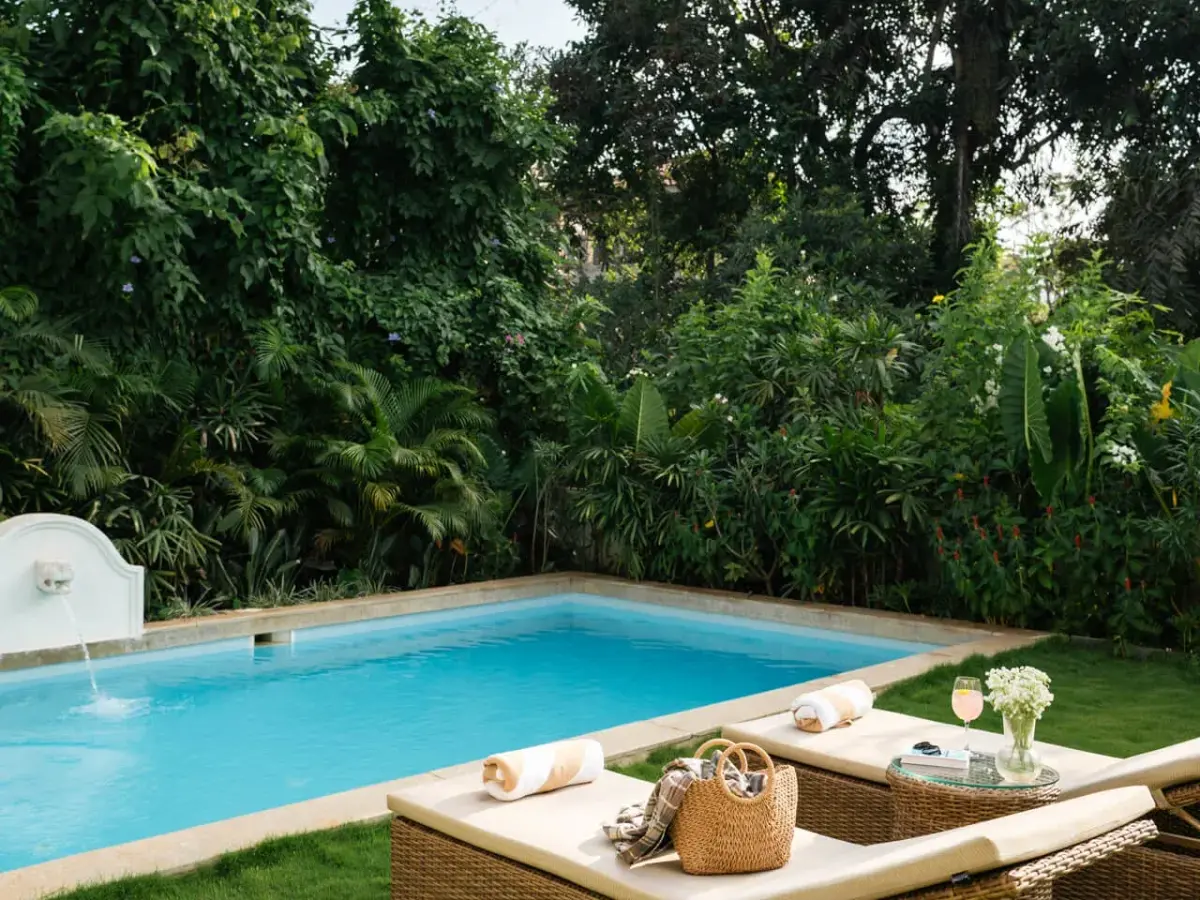 Poolside Seating Area | Beleza Villa B by Lohono Stays