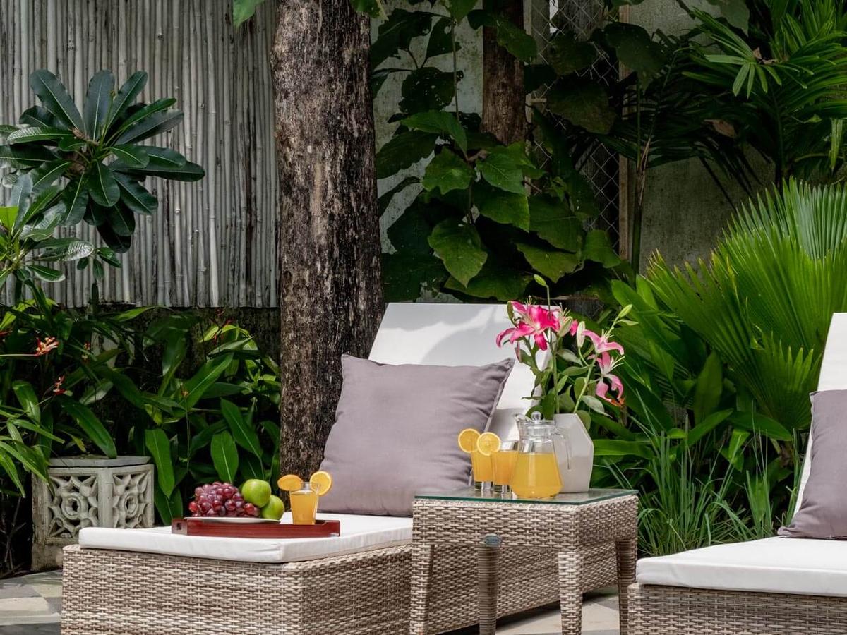 Castello Villa 3 - Poolside Seating