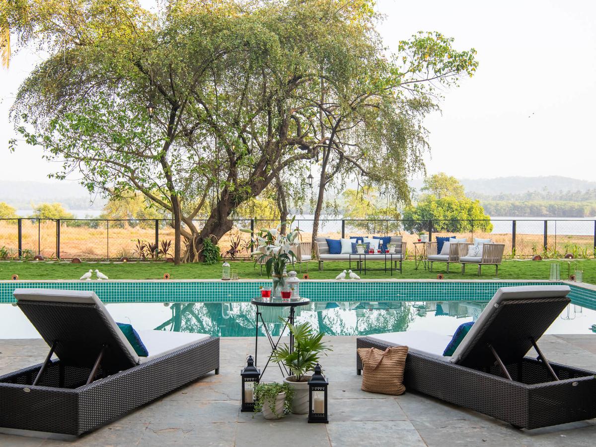 Estate Alta De Palmeira -  Poolside view