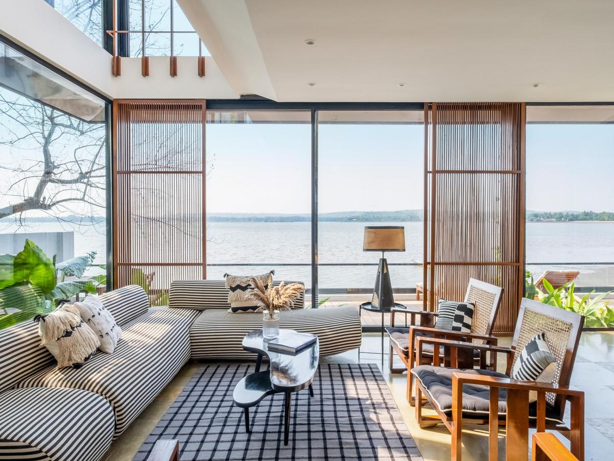 Glasshouse On The Bay - Living area 1