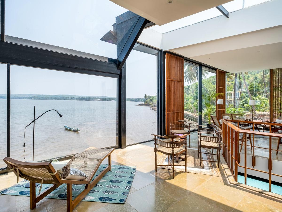 Glasshouse On The Bay - Second floor living area