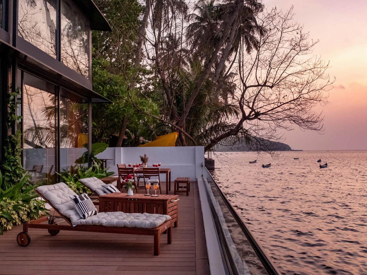 Glasshouse On The Bay - Sunset view