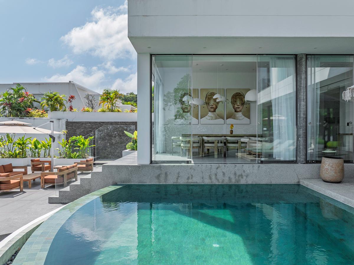 Golden Lotus - Villa Vie - Dining area by the pool
