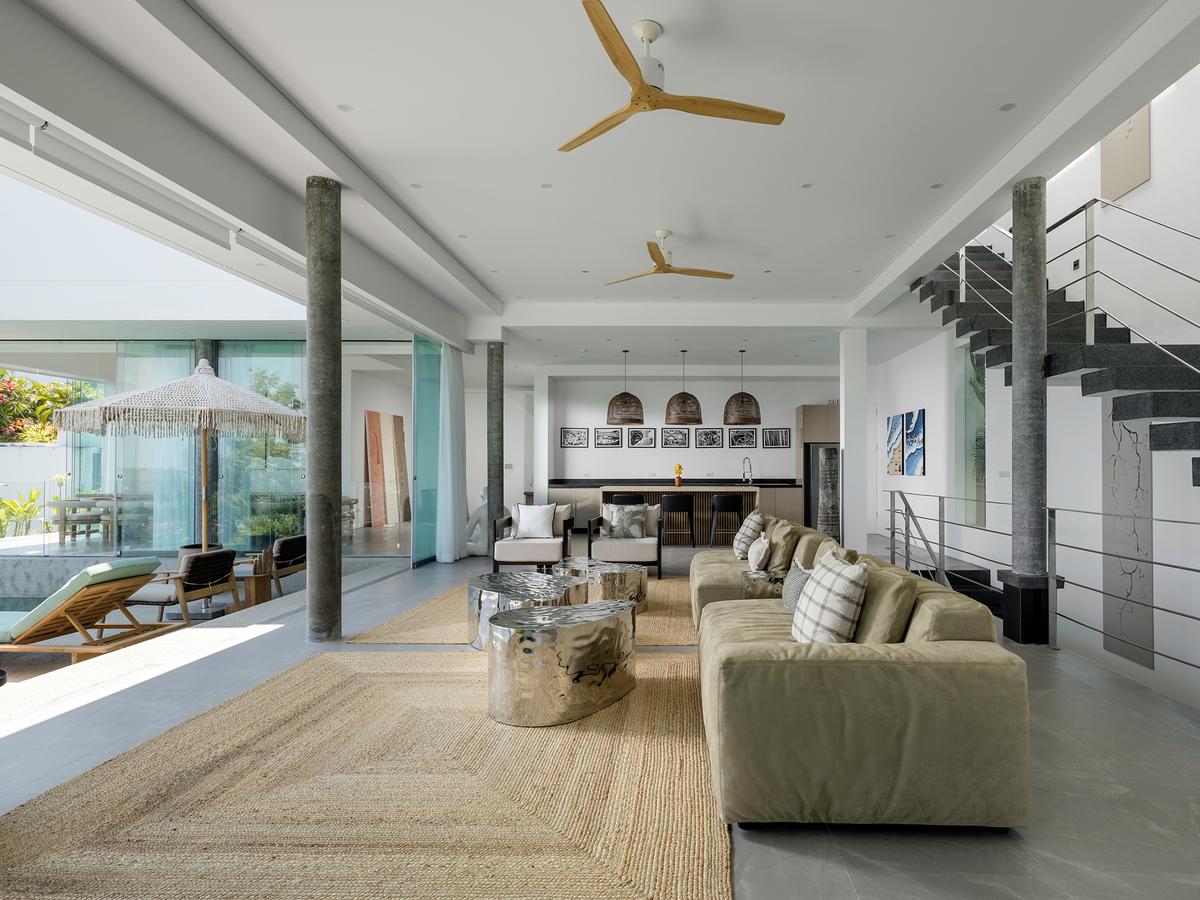 Golden Lotus - Villa Vie - Airy main floor living area