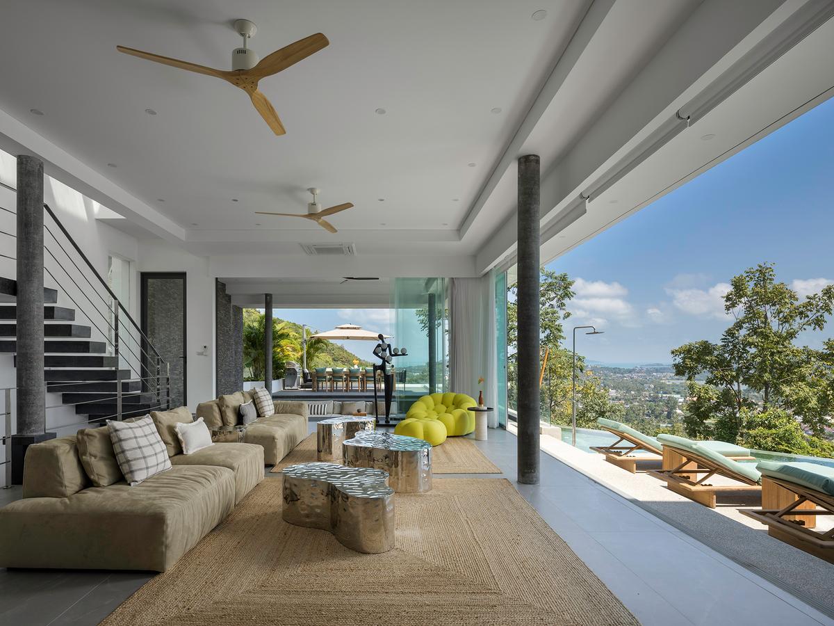 Golden Lotus - Villa Vie - Main floor living area