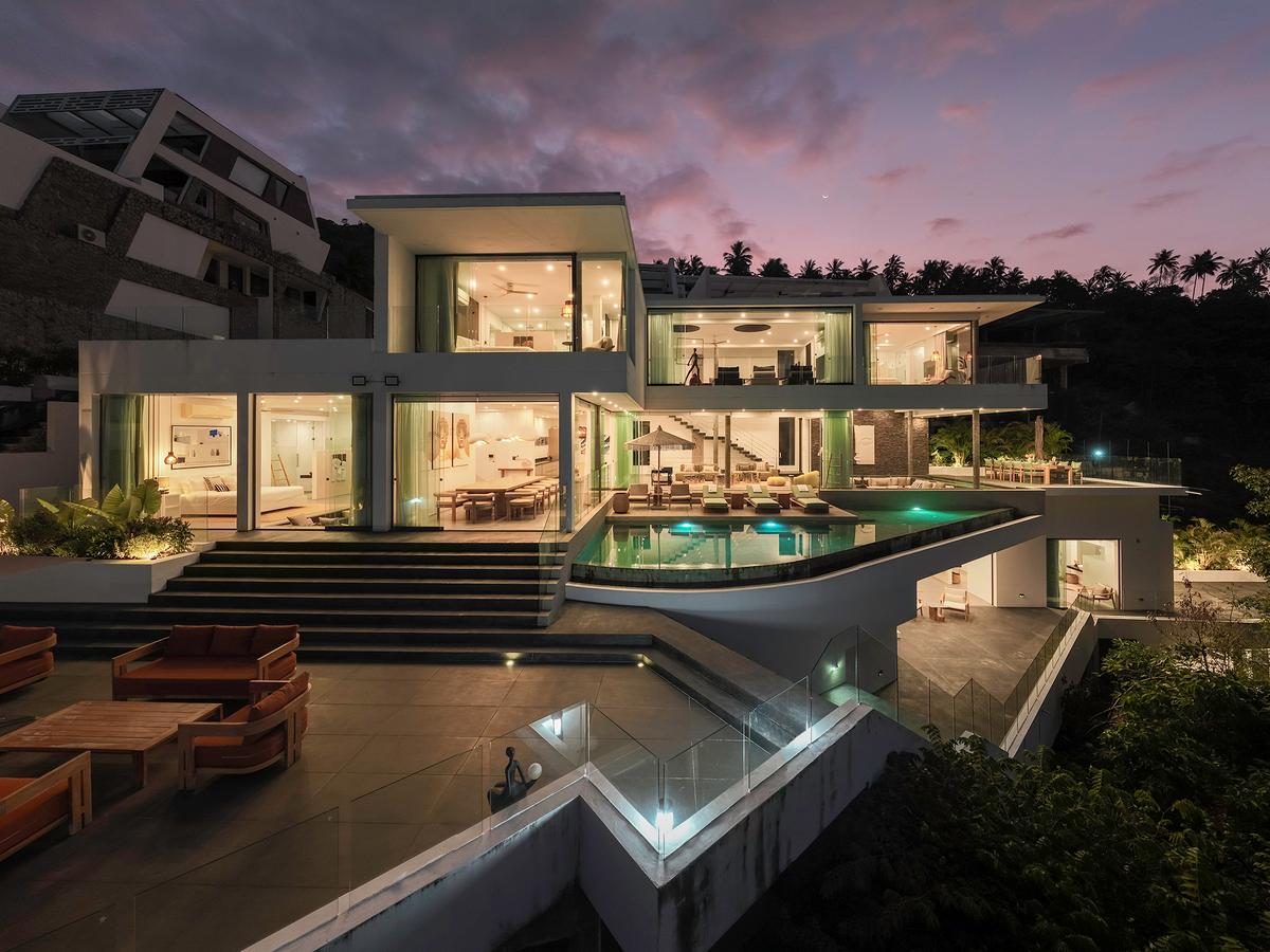 Golden Lotus - Villa Vie - Serene villa at nightfall