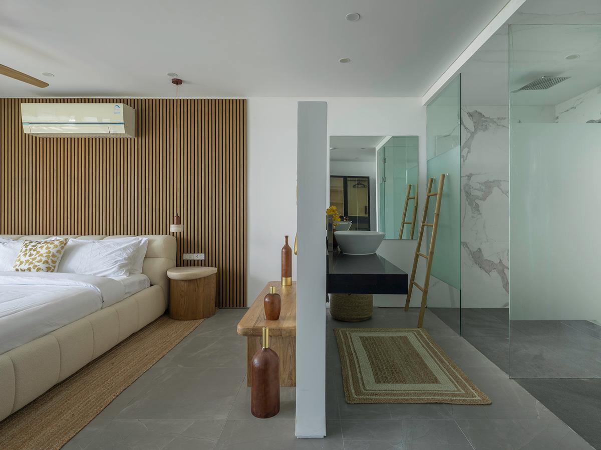 Golden Lotus - Villa Vie - Bedroom ensuite bathroom