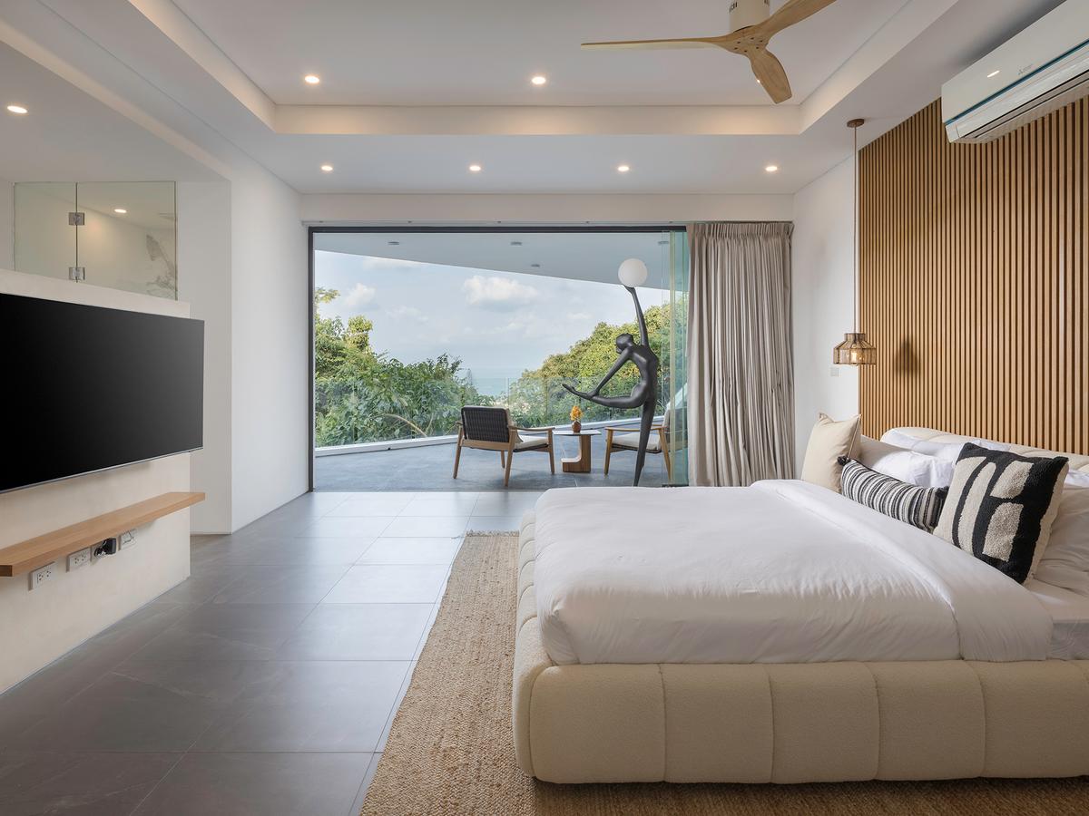 Golden Lotus - Villa Vie - First floor bedroom with terrace