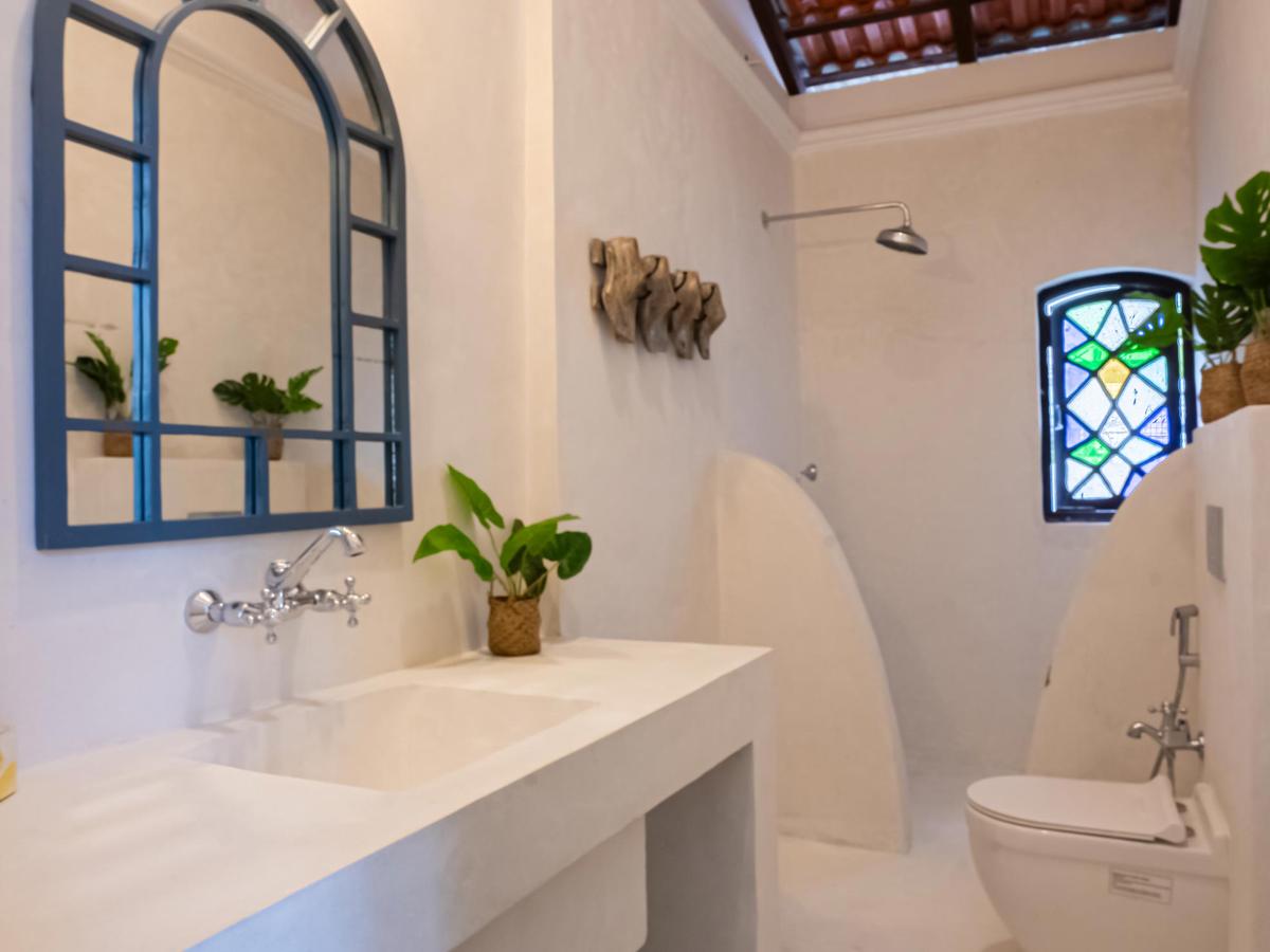 Earthy bathroom | Maison 9