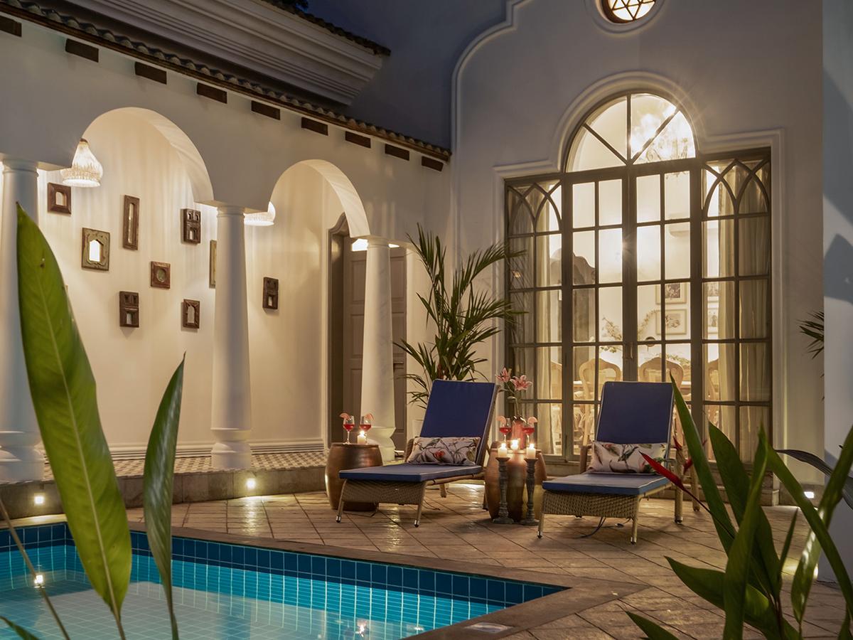 Maison 9 - Evening by the Pool