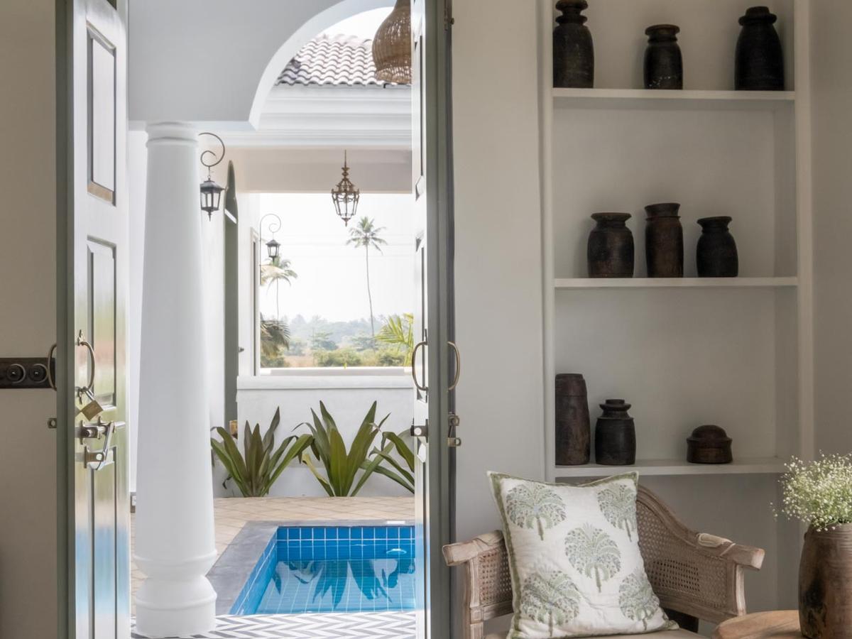 Maison 9 - Bedroom Door