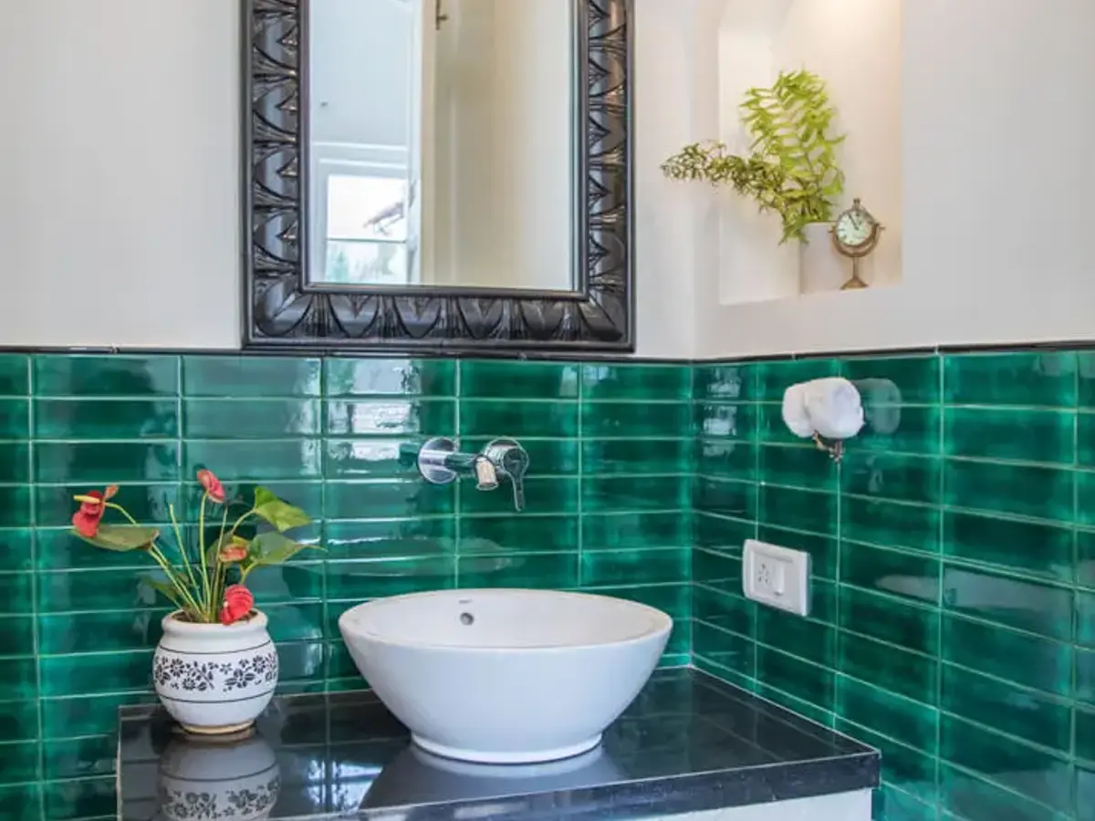 Monforte Villa E – Powder Bathroom