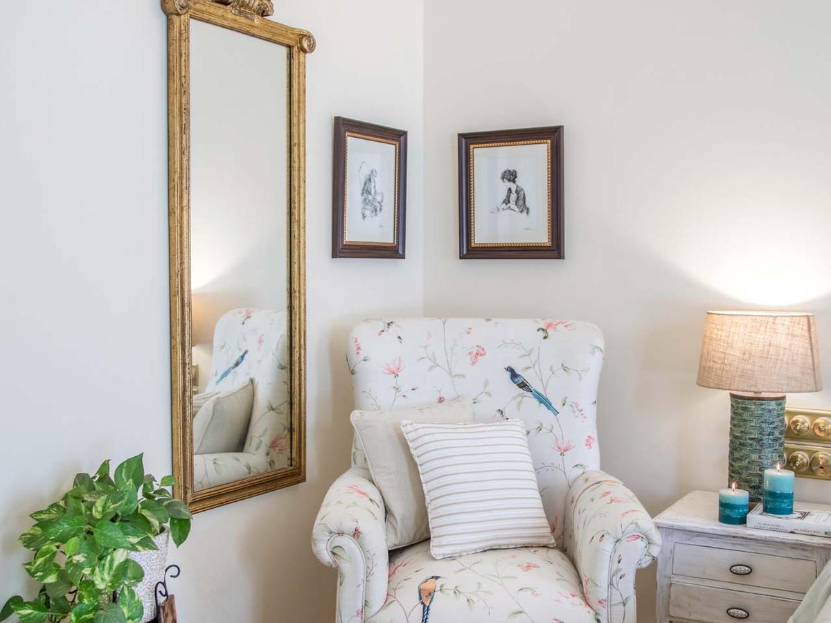 Monforte Villa H - Luxurious Chair