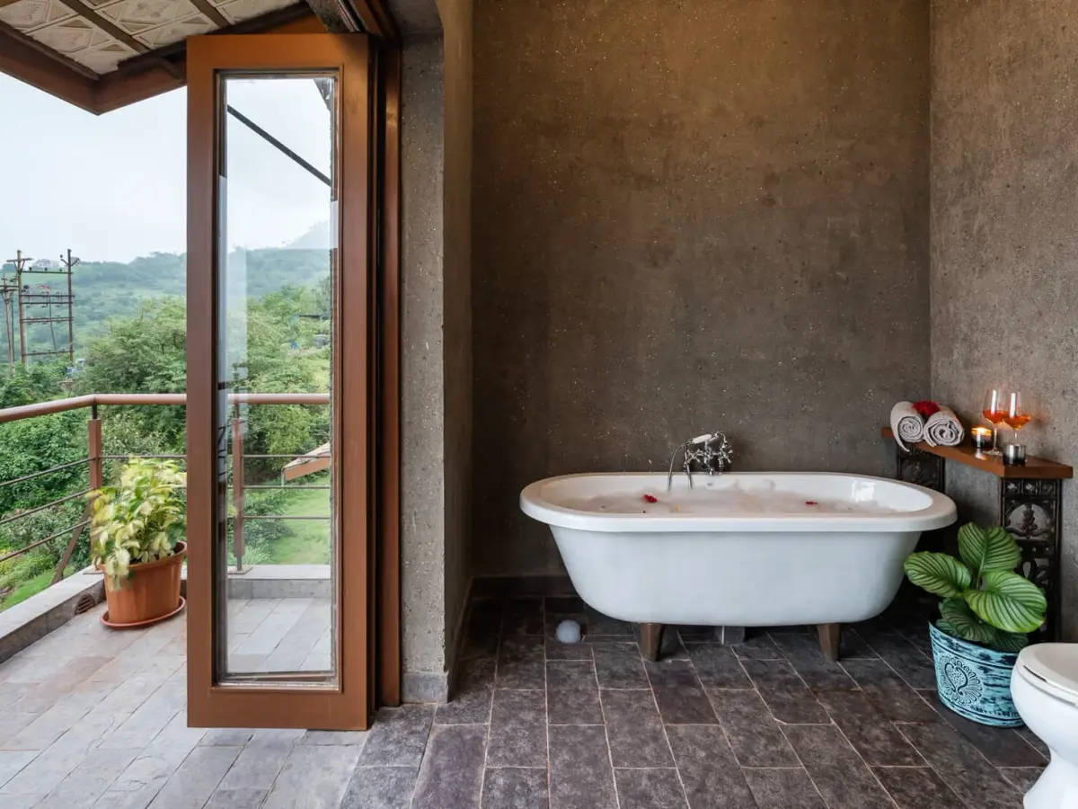 Bathroom with bathtub | Om Anantha - Infinitum