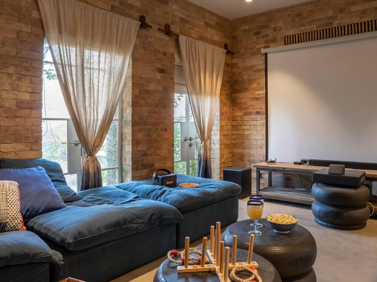 The Ray Villa - TV Room