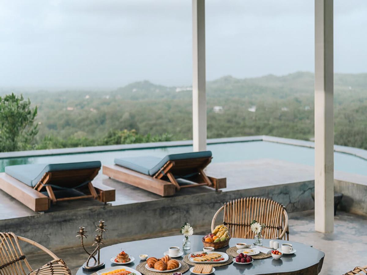 The Ray Villa - Poolside Dining