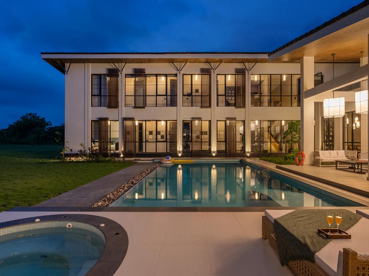 RiyuVann Estate - Night Facade