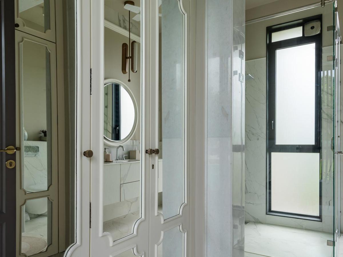RiyuVann Estate - Closet and Bathroom