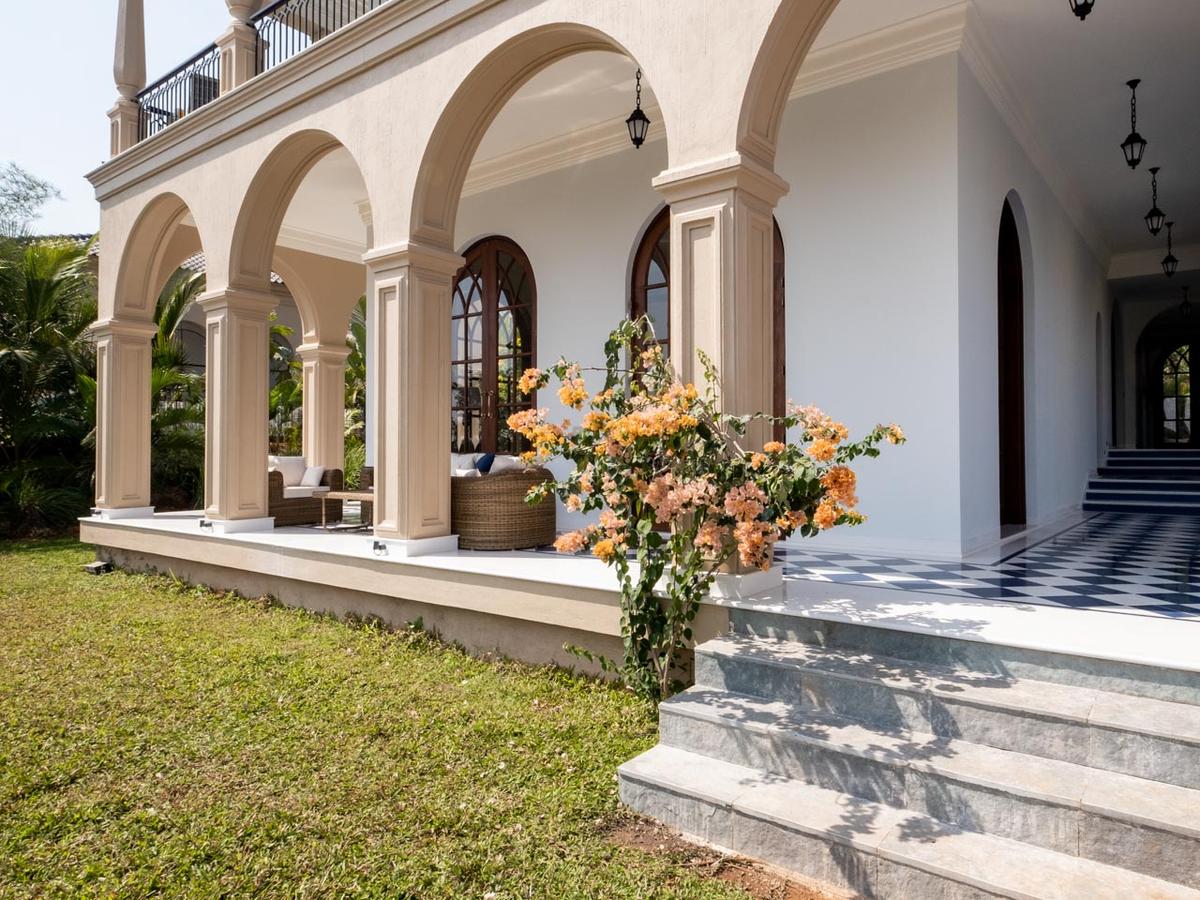 Sacri Borod Hill 6 - Lawn