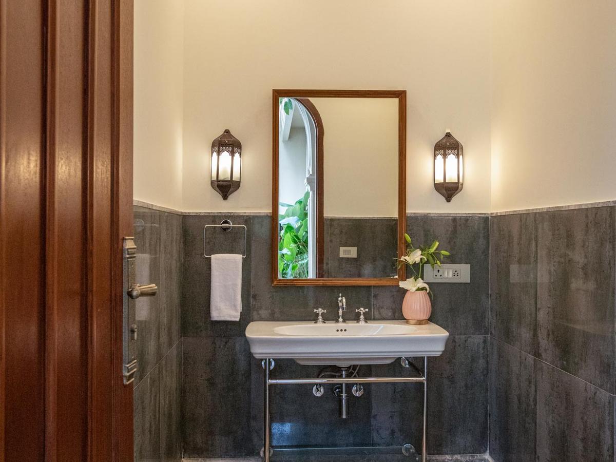 Sacri Borod Hill 8 - Powder Room