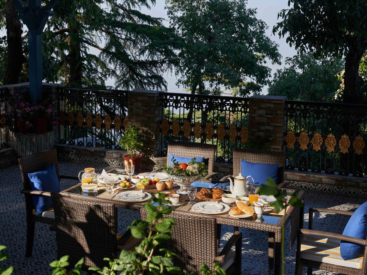 Soni Estate - Breakfast in Gazebo