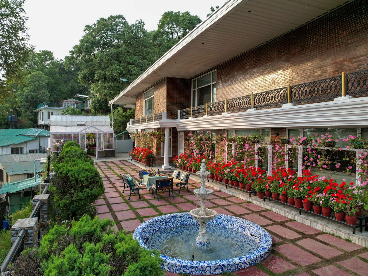 Soni Estate- Facade
