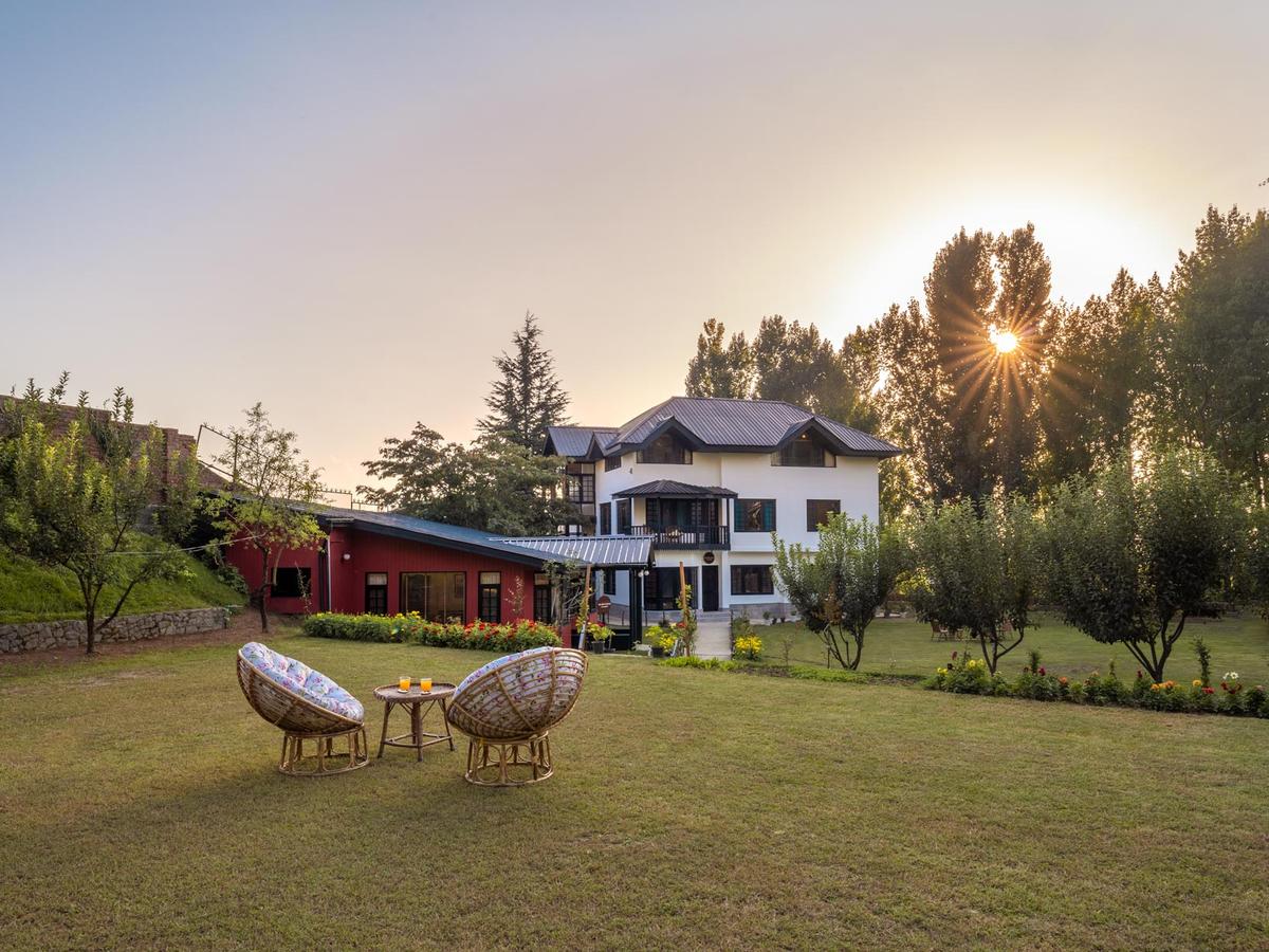 Zaznar - The Red Cottage - Garden sunset view