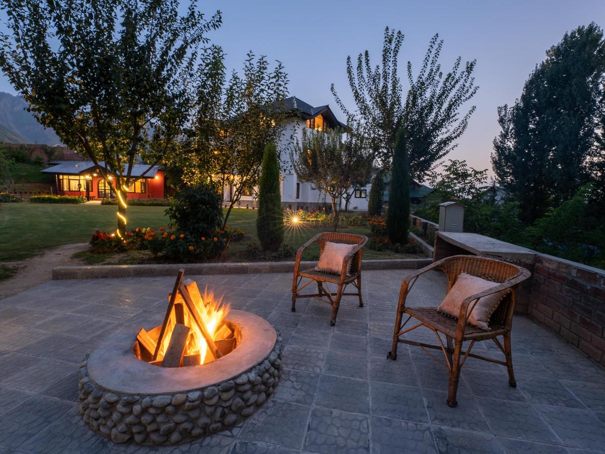 Zaznar - The Red Cottage -  Bonfire